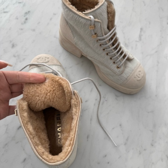 Chanel Pony Hair Ankle Boot Shearling Lace Up 38 1/2 Virginie Viard 2022 F/W - Picture 8 of 13